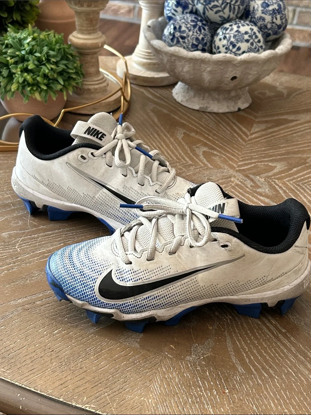 Boys Nike White Black and Blue Cleats Size 4